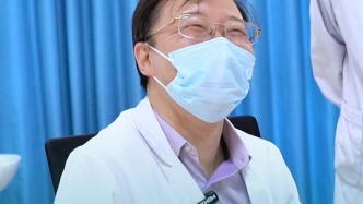 寶寶的小手像藕節(jié)一節(jié)一節(jié)的，媽媽說小區(qū)就沒有這么胖的