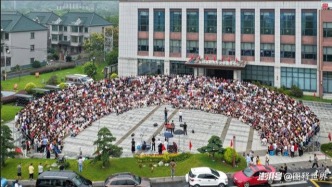 最年長90余歲，最小僅一兩歲，杭州蕭山昇光村2400余村民，國慶喜拍“全村福”