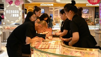 現(xiàn)貨黃金價格突破每盎司4000美元大關，金飾克價國慶期間漲超50元