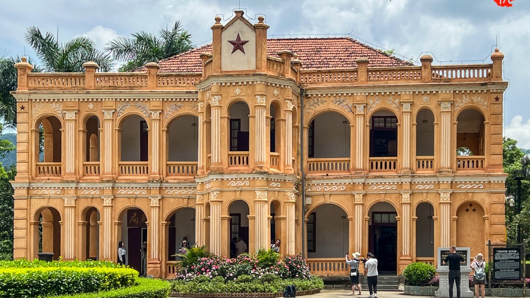 广西友谊关前，有座黄色法式楼，充满异域风情，见证雄关百年风云