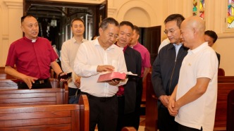 普布顿珠在成都调研天主教中国化工作