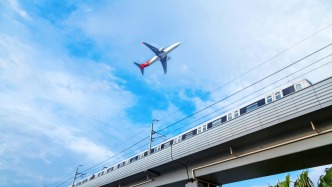 明星的航班動態(tài)成了他的“生意經(jīng)”