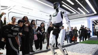 全球婦女峰會(huì)嘉賓走進(jìn)機(jī)器人大世界