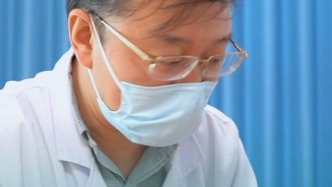 妈妈想把孩子的4指分成5指，如果强行分，外观和功能都不好