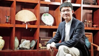 高中輟學(xué)生廖創(chuàng)賓做時(shí)尚珠寶，想港股敲鐘了