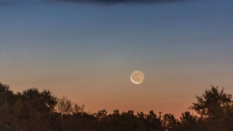 啟明星伴月現(xiàn)身天宇