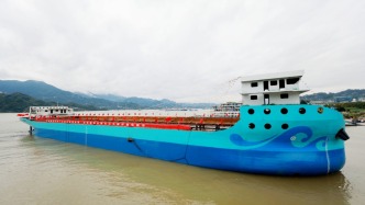 萬(wàn)噸級(jí)！順利下水