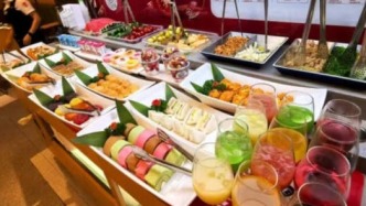 烘焙“入侵”小料臺，海底撈開賣甜品自助