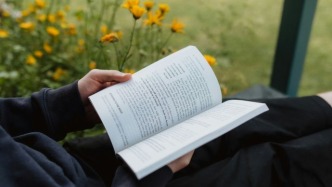 委托人如何行使任意解除權解除劇本委托創作合同？