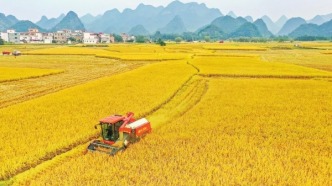 永州寧遠(yuǎn)縣下灌村：機(jī)械作業(yè)助秋收