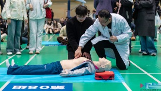 兰大一院在兰州大学城关校区开展2025级研究生新生心肺复苏培训