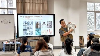 站上大學(xué)講臺(tái)20載，崇州農(nóng)村娃繪就“藝術(shù)人生”