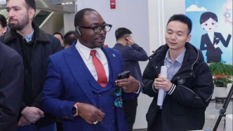 機(jī)器人咨詢、翻譯眼鏡溝通......首個(gè)“北京國(guó)際人才服務(wù)港”揭牌