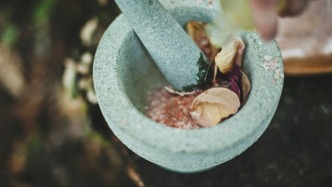 曾經一千六一顆的神藥突然不吃香了，片仔癀這怎么了？