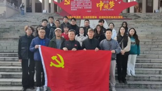 美術(shù)學(xué)院開展“丹青繪崢嶸 紅色鑄初心”主題黨日活動(dòng)