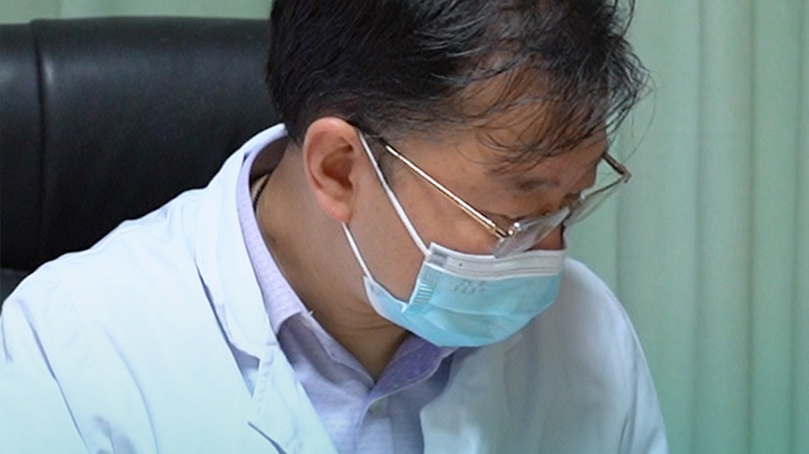 妈妈：幸亏早点切了，不然穿鞋都费劲