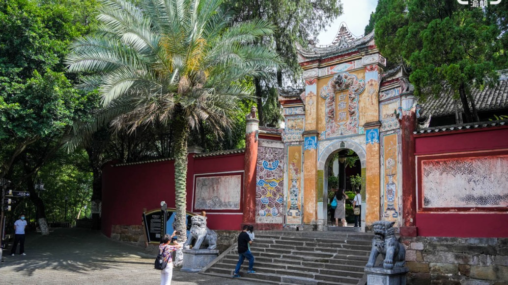 重慶最有名的千年古廟，劉備與諸葛亮在此托過孤，李白為它寫過詩