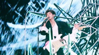 王源宇宙超级无敌大狂欢巡演生日开唱，绚烂烟花闪耀宜昌