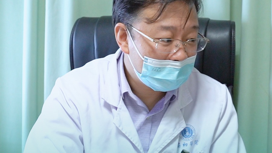 爸爸，咱們家那么多醫(yī)生，為什么治不好我的手?