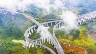 湘西吉首：云海涌高速