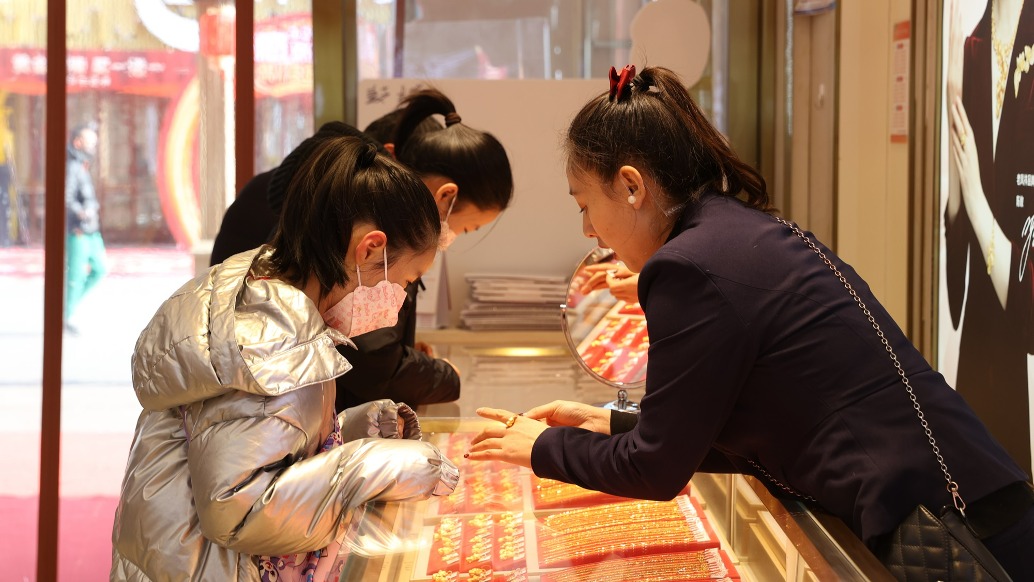 金饰克价破1300元,每克一夜暴涨超30元