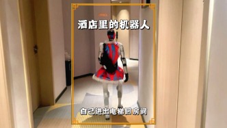 新疆自駕游，在酒店里遇見神奇機(jī)器人，竟能自主進(jìn)電梯、回房間