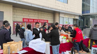 莱芜区“助农情·社区行”第一书记助农大集热闹开市