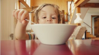 情緒性進(jìn)食：情緒不好，吃來(lái)解愁？