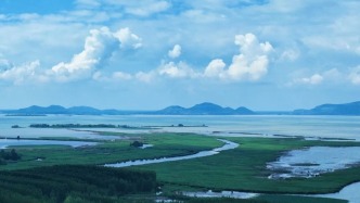 湖面如鏡風清澈，東平湖現(xiàn)在美出獨一無二的景象啦！