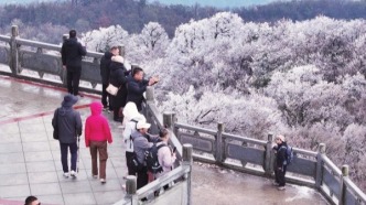 湖南張家界天門山披上“水晶裝”