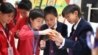 這群初中生，讓AI把脈、機器人社交