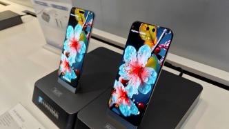 手机屏幕“去工具化”！面板厂角色转变，要与手机厂商平起平坐？