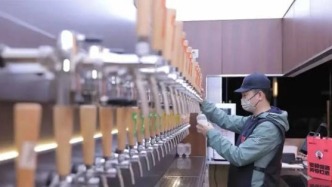 4萬(wàn)開(kāi)店，日均營(yíng)收6千，把“酒”做成奶茶生意，成了？