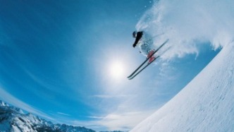 英偉達再造奇跡：Q3凈賺319億美元，黃仁勛回擊“AI泡沫論”