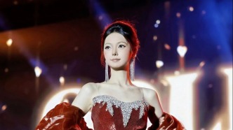 溫商院學(xué)子楊子萱登上紐約時(shí)裝周亞洲首秀舞臺(tái)