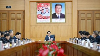 王君正主持召開自治區(qū)黨委常委會會議