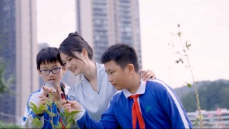 從“被照亮者”到“點(diǎn)燈人”，雷子欣與463封悄悄話的故事