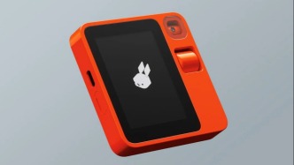 AI硬件先驅要涼了？CES明星Rabbit被爆欠薪，只因步子邁得太大？