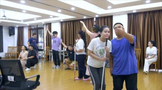 视障者排演音乐剧背后：一场成为“普通人”的跋涉