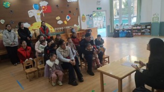 荊門市白廟街道月亮湖社區(qū)“向日葵親子小屋”舉辦 0 - 3 歲家庭教育講座