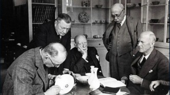 過去一百年，誰在收藏？