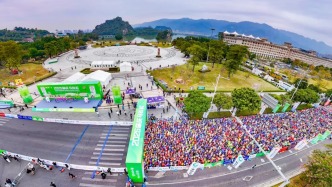万名跑者畅跑山湖城江！2025肇庆马拉松高清美图来袭→