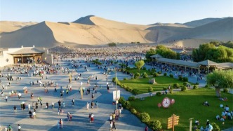 敦煌鳴沙山月牙泉景區(qū)服務(wù)中心榮膺第九屆甘肅質(zhì)量獎(jiǎng)