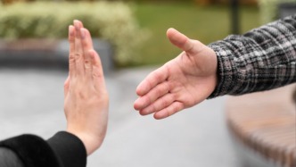 求求你，真的别帮我了