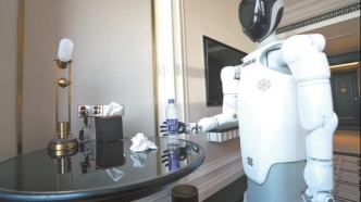 數(shù)十款機(jī)器人亦莊比拼酒店服務(wù)