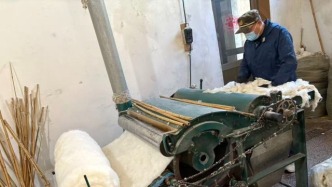 傅乃柏：三十載堅守，一床棉被的溫暖傳承