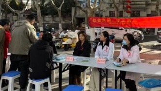 我區(qū)開展“世界艾滋病日”廣場宣傳活動