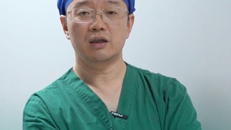 明确诊断是束带综合征，能等孩子长大点再做吗?