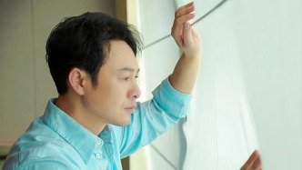 《我最特别的朋友》：当张颂文举起饭铲，中国荒诞喜剧找到了新出路