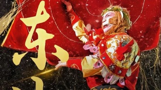 他轉(zhuǎn)的不是手絹，是振興東北的大旗！